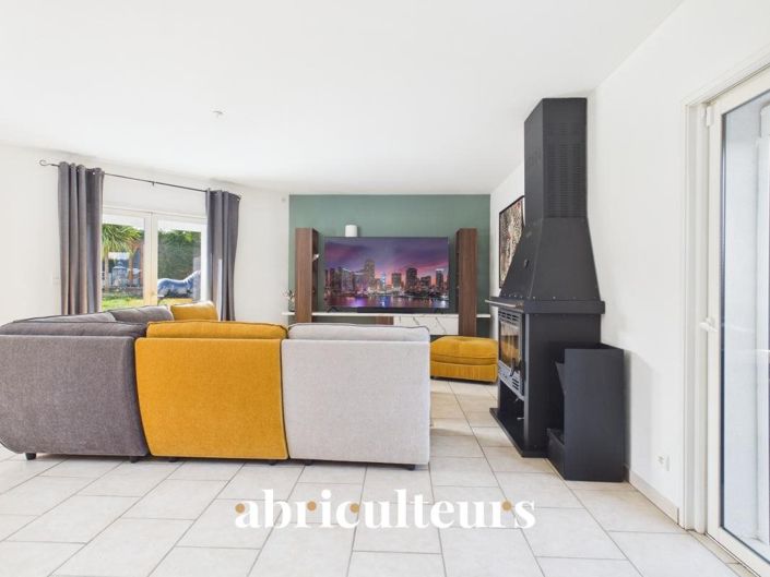 Image No.16-4 Bed House for sale