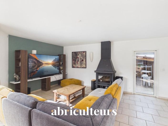 Image No.8-4 Bed House for sale