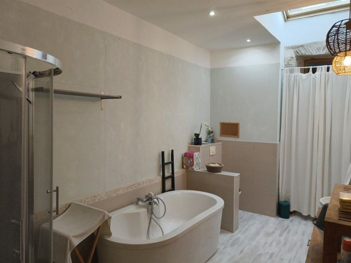 Image No.24-12 Bed House for sale