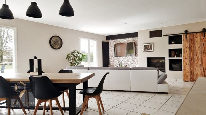 Image No.2-5 Bed House for sale