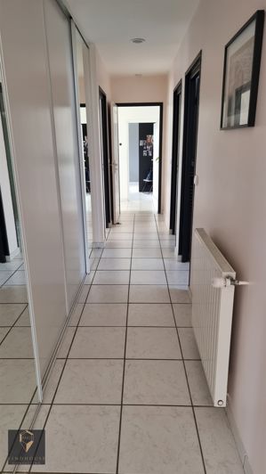 Image No.8-5 Bed House for sale