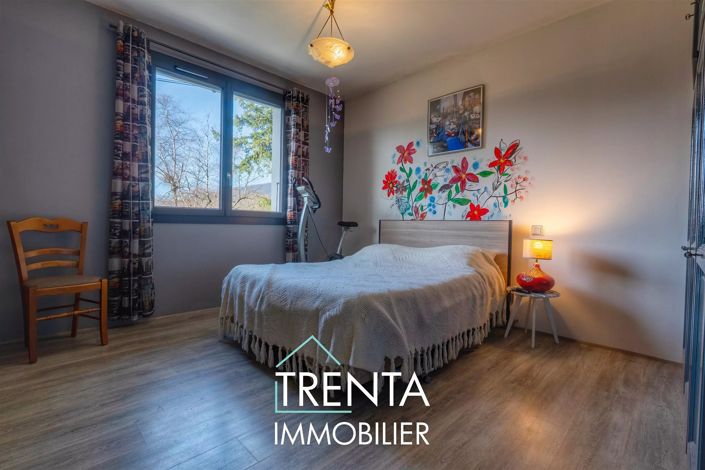 Image No.17-5 Bed House for sale