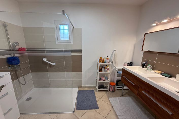 Image No.8-3 Bed House for sale