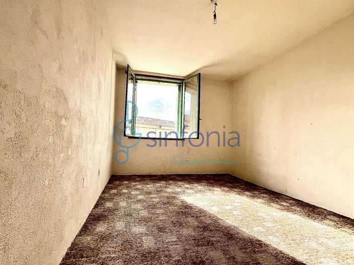 Image No.9-5 Bed House for sale