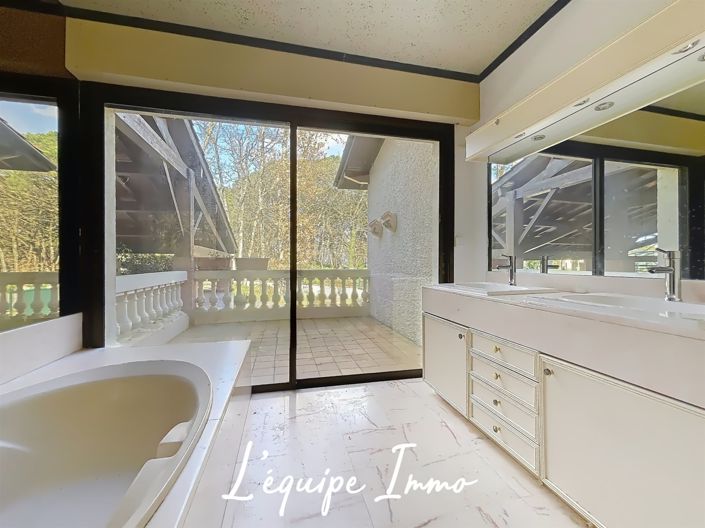 Image No.10-6 Bed House for sale