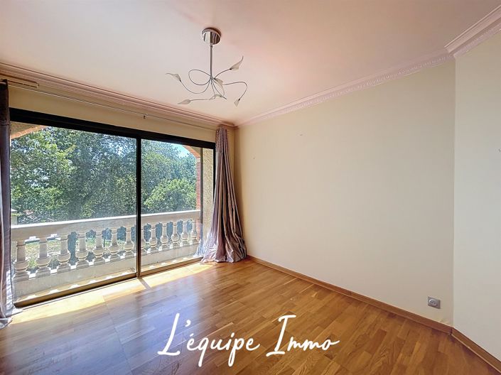 Image No.12-6 Bed House for sale