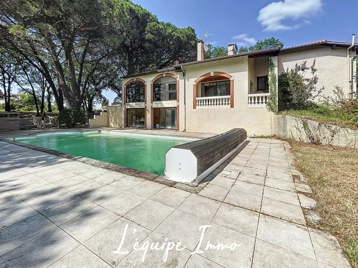 Image No.2-6 Bed House for sale