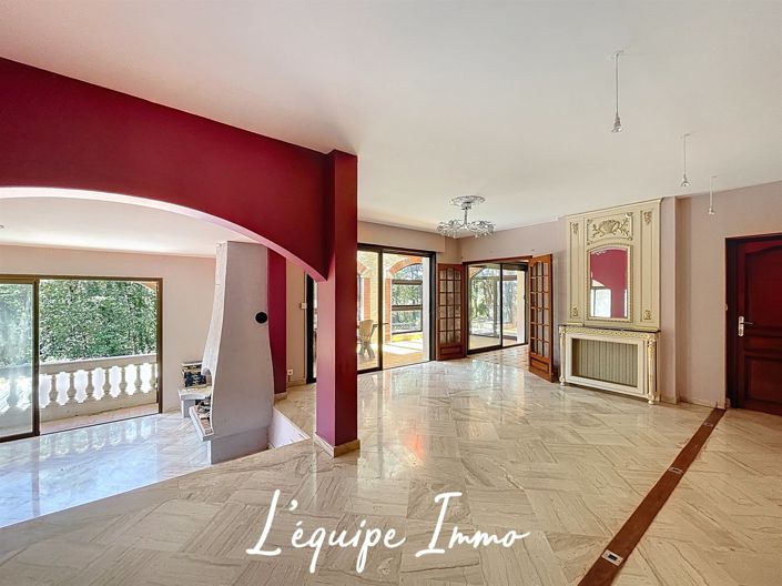 Image No.4-6 Bed House for sale