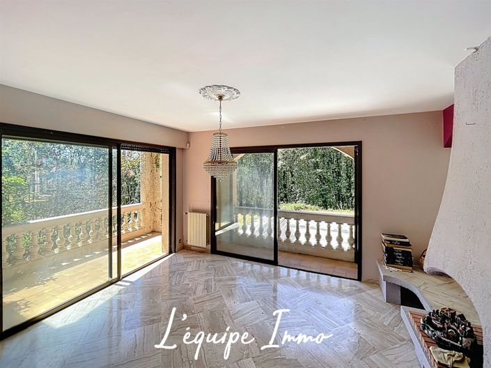 Image No.5-6 Bed House for sale