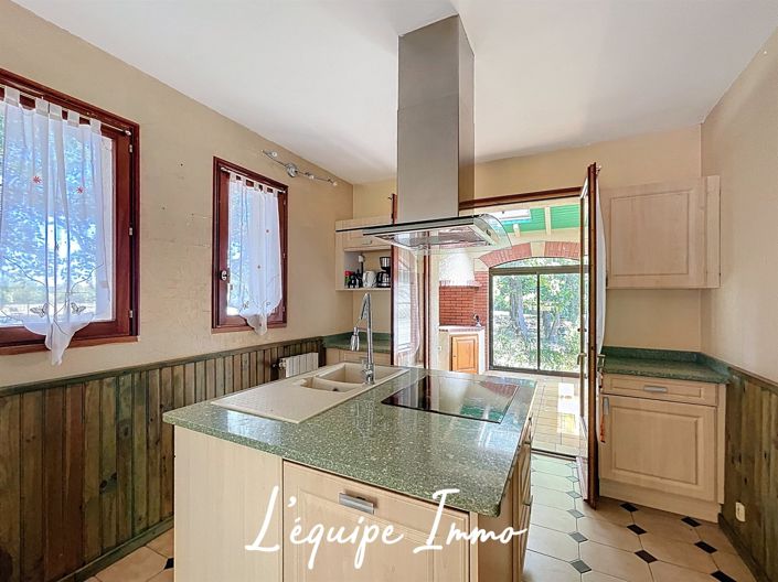 Image No.7-6 Bed House for sale