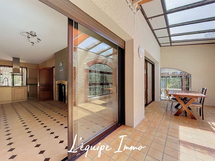 Image No.8-6 Bed House for sale