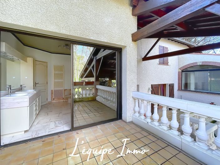 Image No.9-6 Bed House for sale