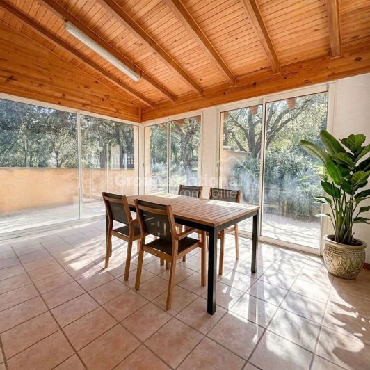 Image No.5-6 Bed House for sale