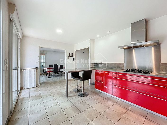 Image No.8-6 Bed House for sale