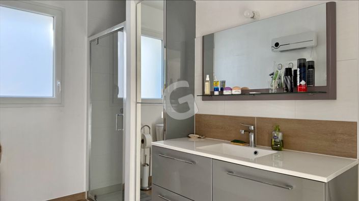 Image No.11-2 Bed House for sale