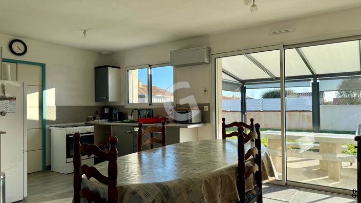 Image No.6-2 Bed House for sale