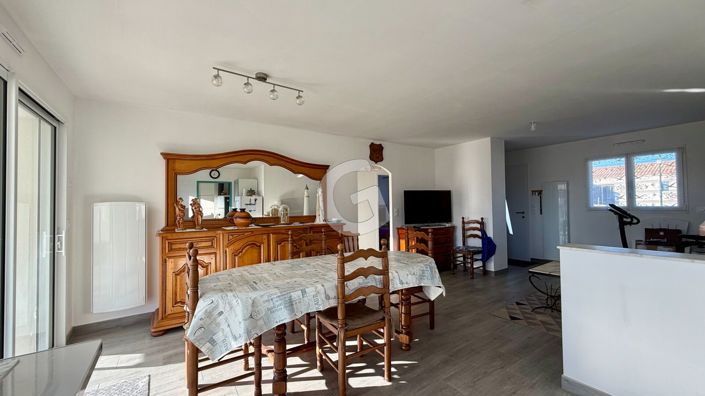 Image No.8-2 Bed House for sale