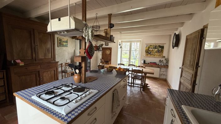 Image No.10-6 Bed House for sale
