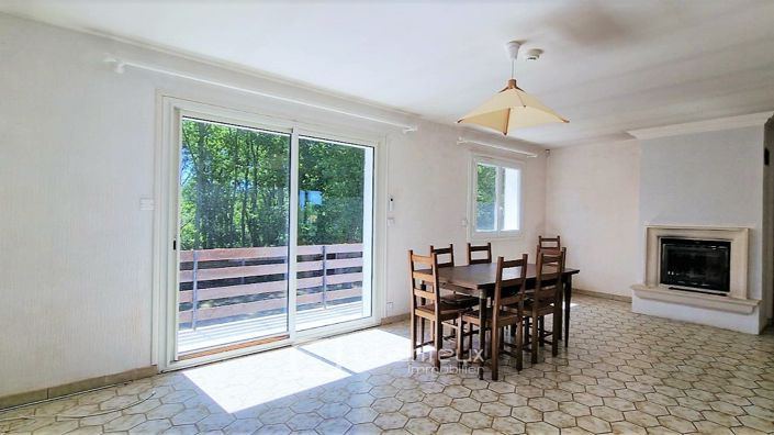 Image No.10-6 Bed House for sale