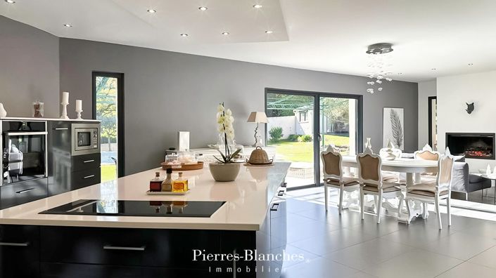 Image No.6-5 Bed House for sale