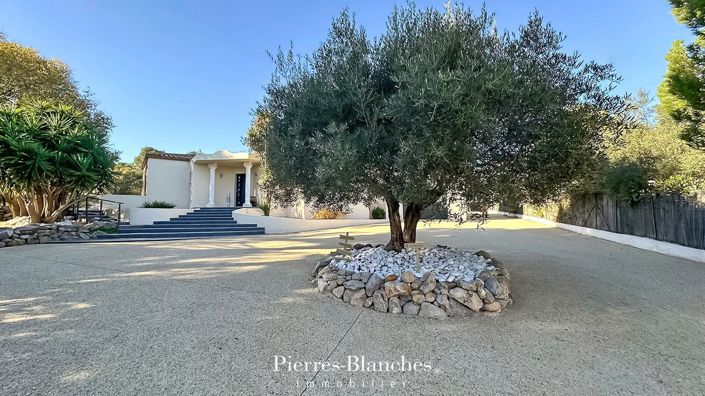 Image No.9-5 Bed House for sale