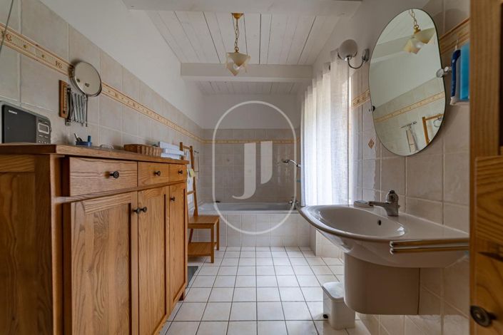 Image No.10-4 Bed House for sale