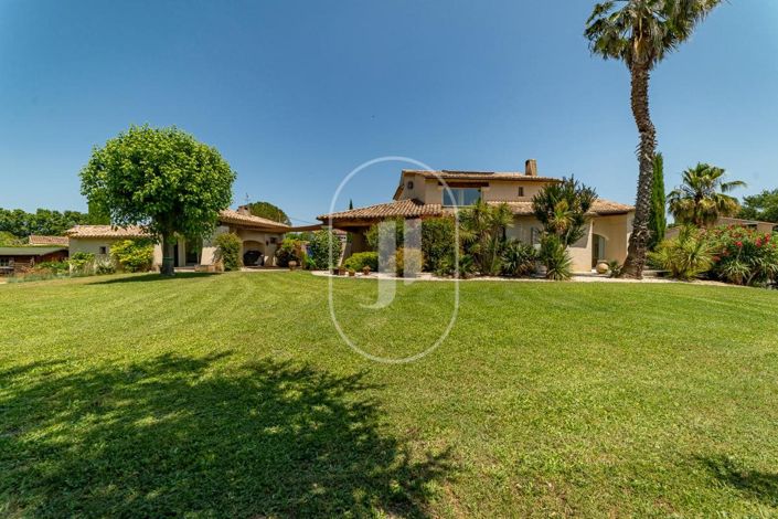 Image No.10-5 Bed House for sale