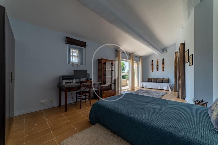 Image No.9-5 Bed House for sale