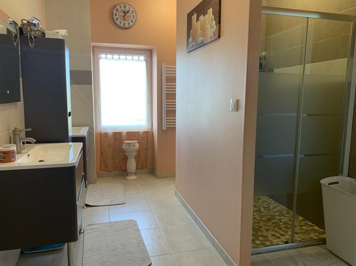 Image No.7-5 Bed House for sale