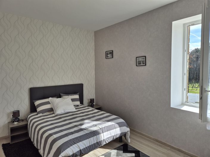 Image No.8-5 Bed House for sale