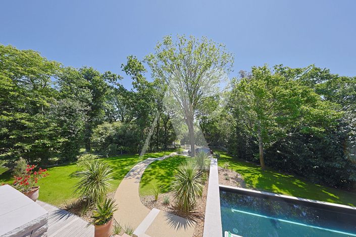 Image No.10-5 Bed Property for sale