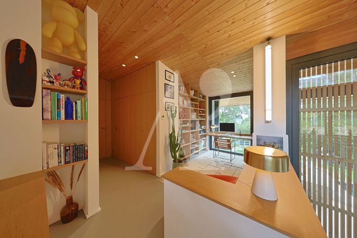 Image No.11-5 Bed Property for sale