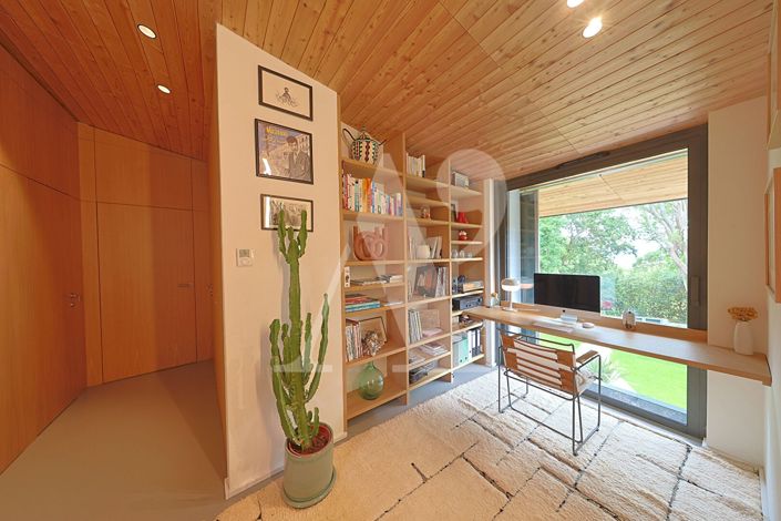 Image No.13-5 Bed Property for sale