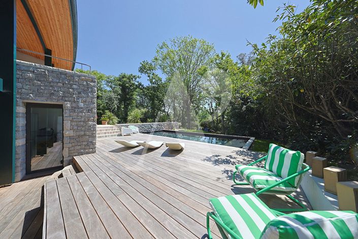 Image No.17-5 Bed Property for sale