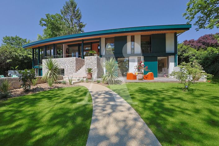 Image No.2-5 Bed Property for sale