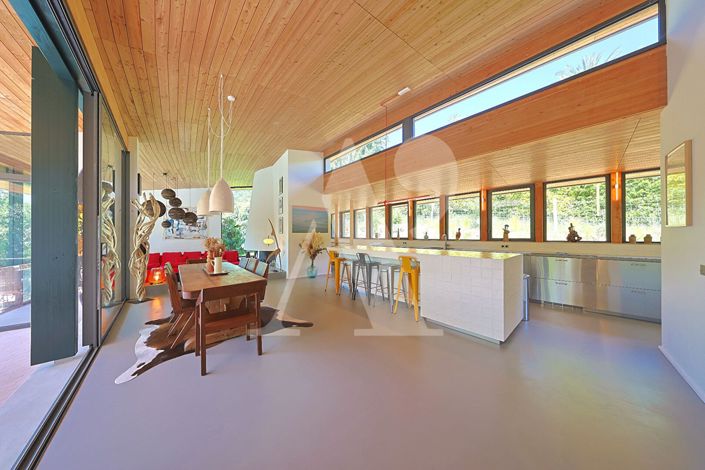 Image No.3-5 Bed Property for sale