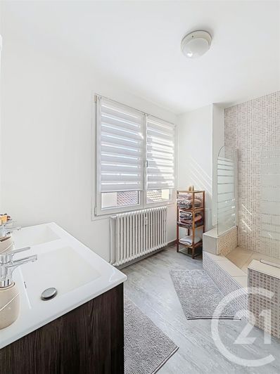 Image No.19-3 Bed Apartment for sale