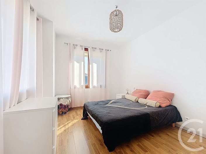 Image No.20-3 Bed Apartment for sale