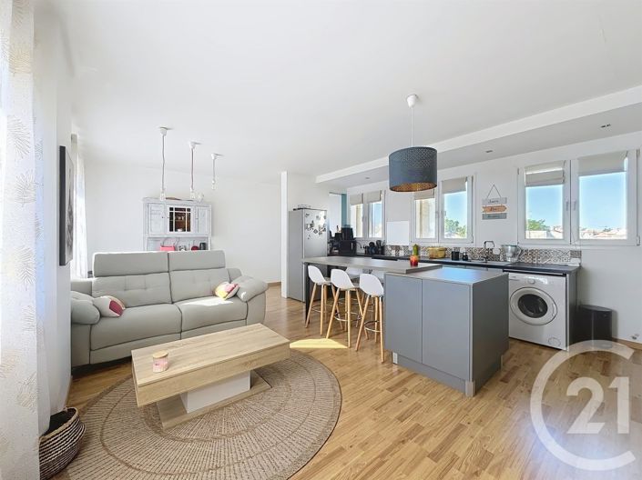 Image No.9-3 Bed Apartment for sale