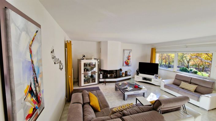 Image No.2-Maison de 4 chambres à vendre à Saint-Maximin-la-Sainte-Baume