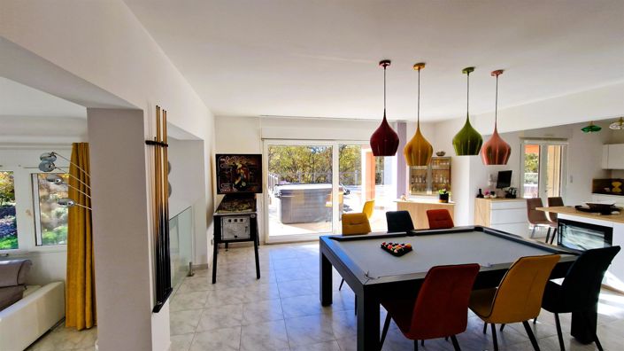 Image No.3-Maison de 4 chambres à vendre à Saint-Maximin-la-Sainte-Baume