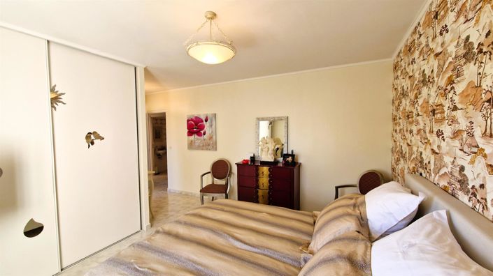 Image No.6-4 Bed House for sale