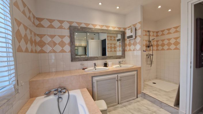 Image No.7-Maison de 4 chambres à vendre à Saint-Maximin-la-Sainte-Baume