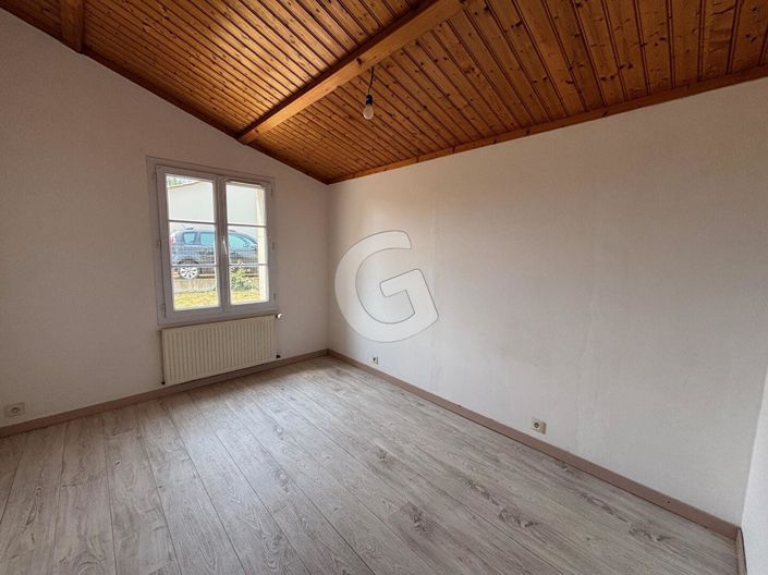 Image No.8-2 Bed House for sale