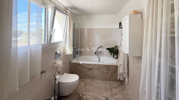 Image No.10-5 Bed House for sale