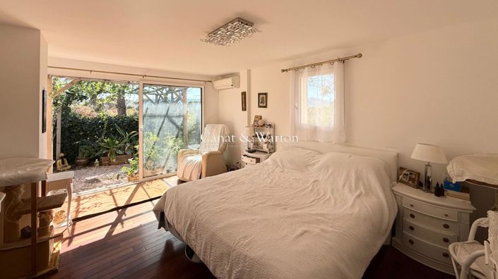 Image No.9-5 Bed House for sale