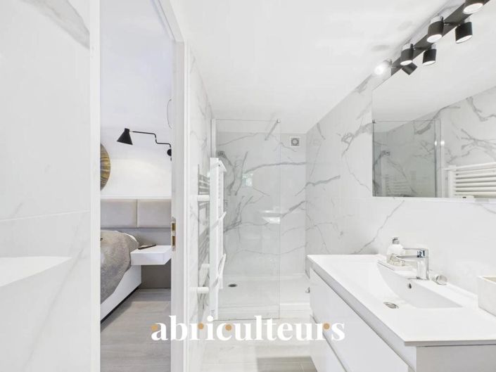 Image No.10-6 Bed House for sale