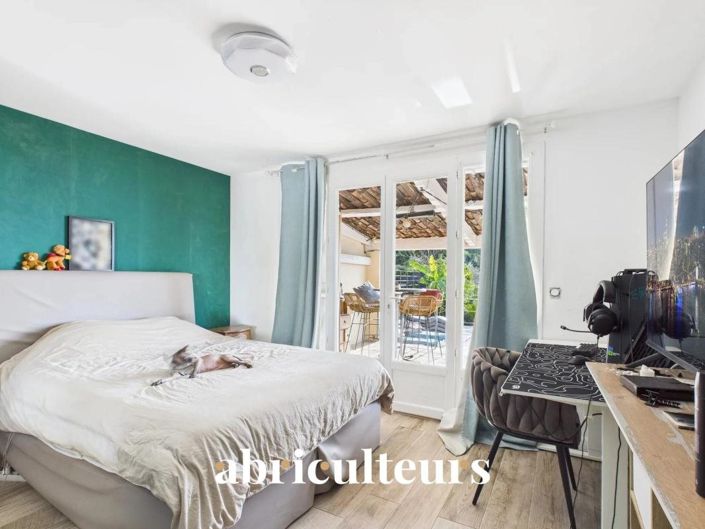 Image No.18-6 Bed House for sale