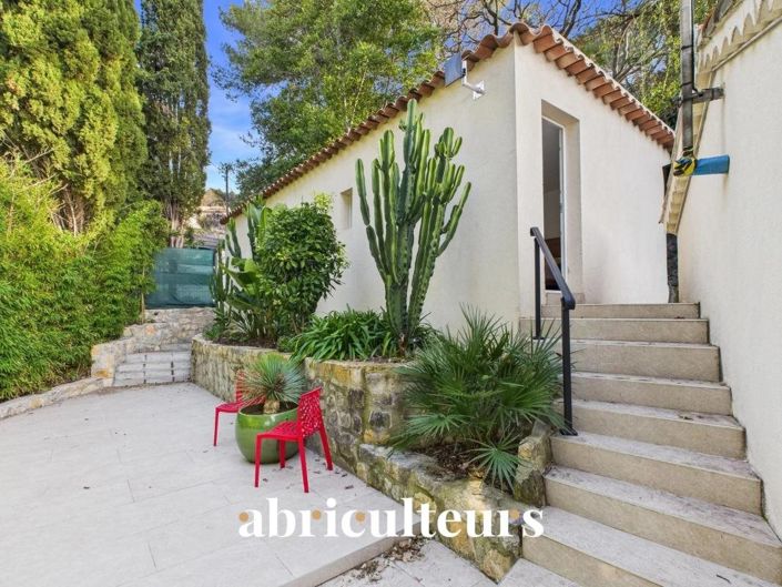 Image No.2-6 Bed House for sale