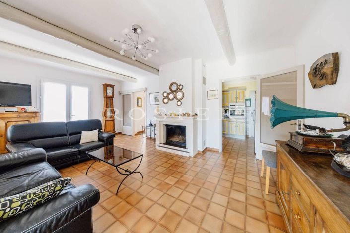 Image No.6-12 Bed House for sale